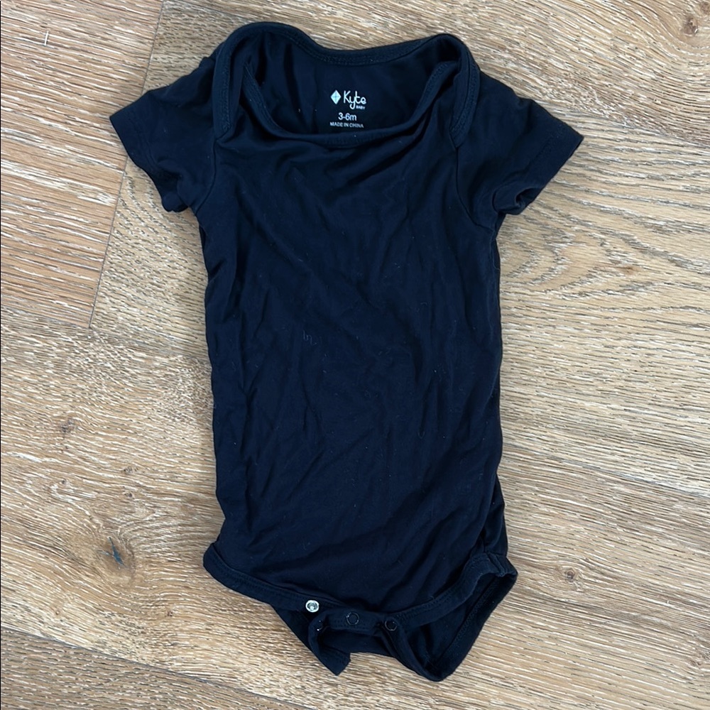 Kyte - Black Short Sleeve One Piece
